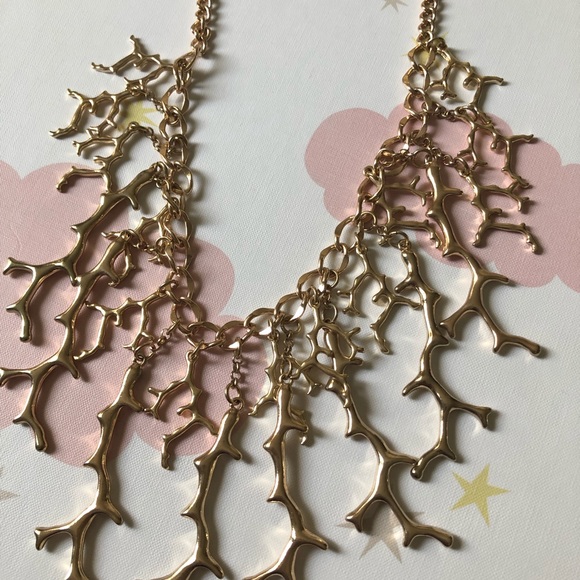 🎁 FWP Coral Reef Gold-tone Statement Necklace - Picture 3 of 4